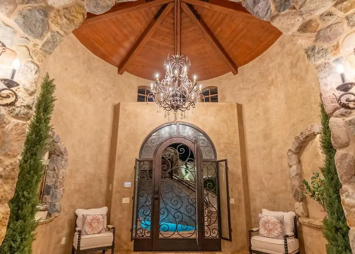 New - Tuscan Red Rock Overlook - Spectacular Views 2 Pools Waterfalls Fire Features Sauna Massage Chairs & Salt Vakantiehuis *