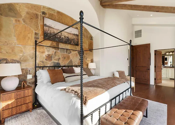 Vakantiehuis New - Tuscan Red Rock Overlook - Spectacular Views 2 Pools Waterfalls Fire Features Sauna Massage Chairs & Salt Sedona