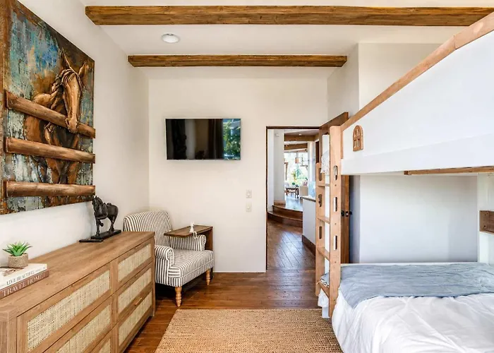 Vakantiehuis New - Tuscan Red Rock Overlook - Spectacular Views 2 Pools Waterfalls Fire Features Sauna Massage Chairs & Salt
