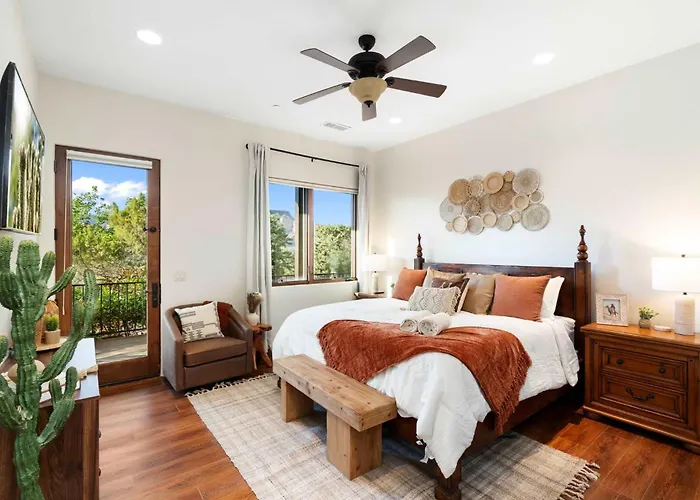 New - Tuscan Red Rock Overlook - Spectacular Views 2 Pools Waterfalls Fire Features Sauna Massage Chairs & Salt *